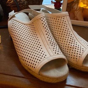 rarely worn sandals with heel Casy Street